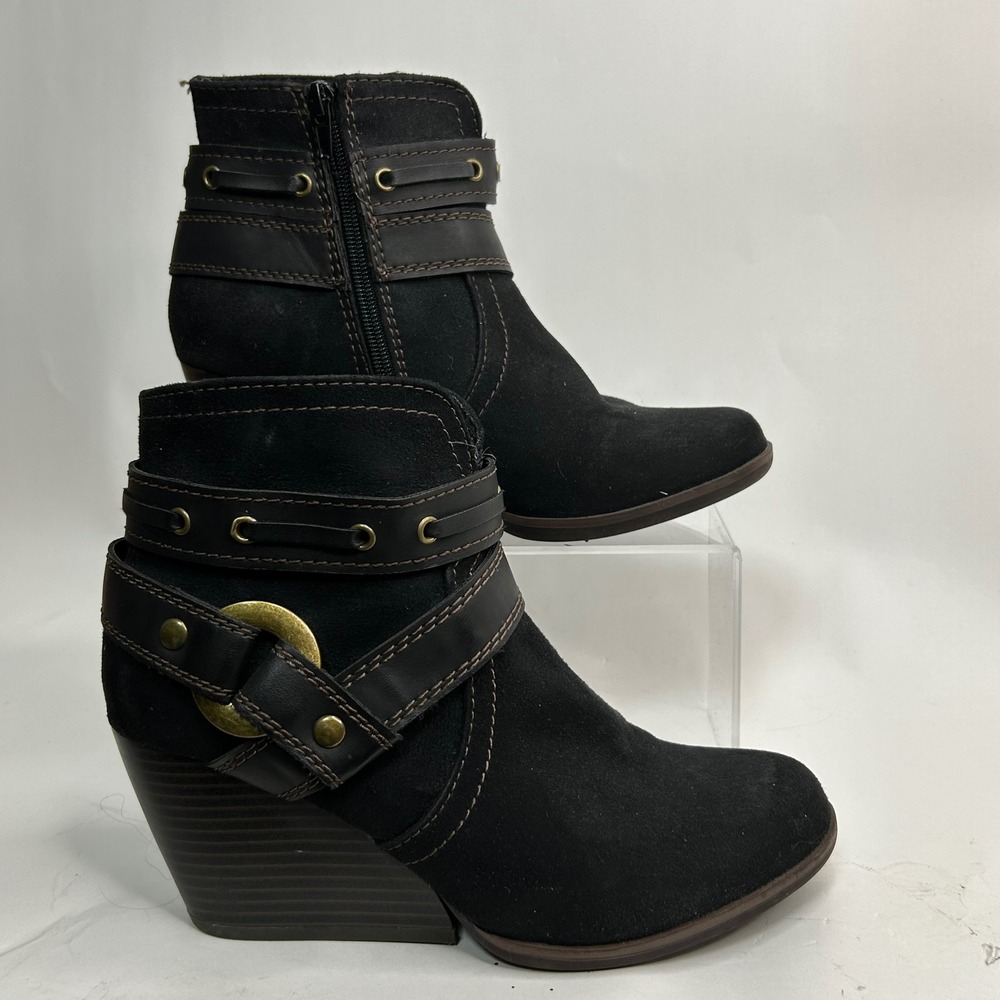 Maurices Casey Big Bucle Black Suede Wedge‎ Ankle Boots Harness Straps Womens 9